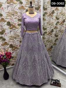 Dernières collections de vêtements pour femmes, lehenga choli fantaisie avec des diamants et des paillettes pour les mariages et les soirées - Product Image 4