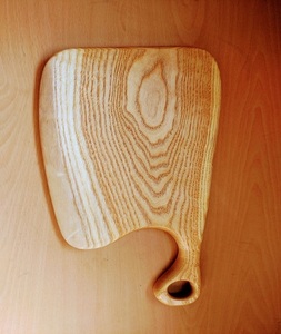 Planche à charcuterie de cuisine en bois d'acacia avec poignée en stock de f s international - Product Image 1