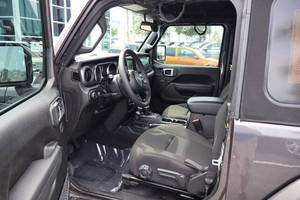Jeep Wrangler Sport S 2023 Usado, Volante a la Derecha - Product Image 2