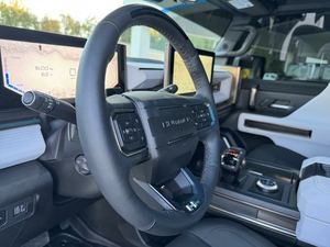 Offre Spéciale : GMC HUMMER EV PICKUP 3X CREW CAB AWD d'occasion 2023 - PRÊT À EXPÉDIER - Product Image 2