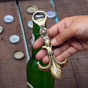 Abridor de Botellas de Latón Moderno, Hecho a Mano, Personalizable, con Diseño Ecológico, Duradero, para Decoración de Bares y Uso Multifuncional - Product Image 4