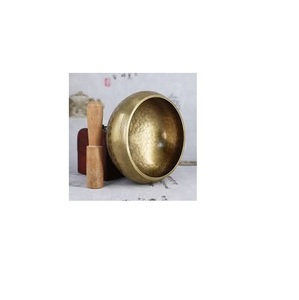 Bol chantant en métal en laiton écologique avec maillet en bois Om Design bol de méditation sonore rafraîchissant sculpté à la main - Product Image 2