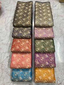 Tissu brocart de qualité supérieure pour vêtements et intérieurs, tissage jacquard élégant avec fil métallique ou de soie sur base satinée, vente en gros - Product Image 2