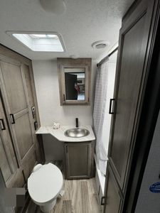 รถบ้านรุ่นใหม่ RV Venture S-TRATUS RV Sport 199VRBS รุ่นปี 2024 สมรรถนะสูง พร้อมจำหน่าย - Product Image 4