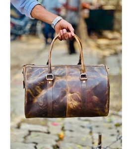 กระเป๋าทรงดัฟเฟิลหนังทำด้วยมือมีสไตล์สำหรับการเดินทางกีฬาและธุรกิจพร้อมซิปเรียบและสายรัดแบบปรับได้ซัพพลายเออร์อินเดีย - Product Image 6