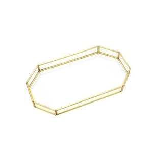 Plateau décoratif en verre avec bordure en laiton, organisateur de vanité pour le maquillage, le parfum, la décoration de la maison - Product Image 2