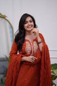 Conjunto de Kurti y Pantalón de Seda Chanderi Bordada de Primera Calidad, Dupatta de Algodón Chanderi Estampado, Compra al por Mayor - Product Image 6