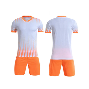 Ensemble d'uniformes de football à sublimation personnalisée pour hommes, maillot et short de football à manches courtes en tissu extensible deux pièces - Product Image 3
