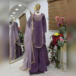 Sharara salwar kameez de seda de lujo con parte superior con bordado de hilo grueso y sharara con dupatta, conjunto para salidas informales, envío global - Product Image 1