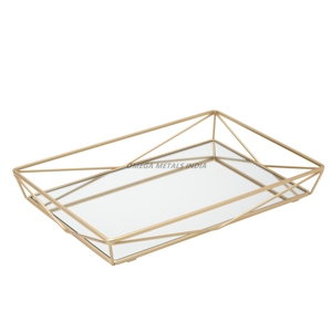 Elegante bandeja rectangular dorada con fondo de cristal y diseño geométrico único, perfecta para exhibir artículos decorativos - Product Image 6