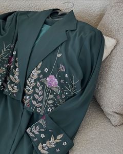 Abaya de Oración de Manga Larga, Hecha a Mano en Dubái, de Seda con Hermoso Bordado, Color Personalizado, Antiarrugas - Product Image 4