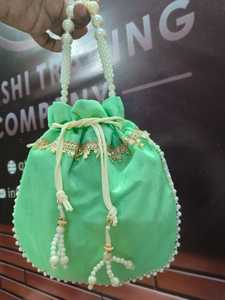 Bolsas de Seda Plegables con Asa de Perlas - Product Image 3