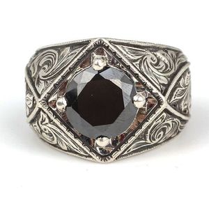 Bague carrée pour homme en argent sterling 925 avec pierre onyx sertie clos, plaqué or rose et rhodium, style hip-hop, marque privée 'IS' sous licence - Product Image 3