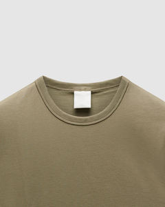 Camiseta minimalista caqui de alta calidad con cuello redondo para hombre, algodón suave, cómoda, elegante, esencial para todos los días, transpirable, de punto suave - Product Image 3