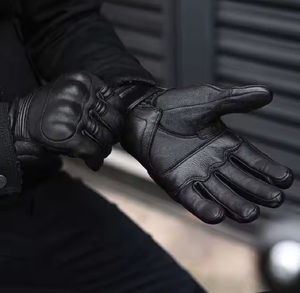 Gants d'équitation de moto en cuir avec sécurité et confort pour les sports de plein air fabriqués au Pakistan - Product Image 1
