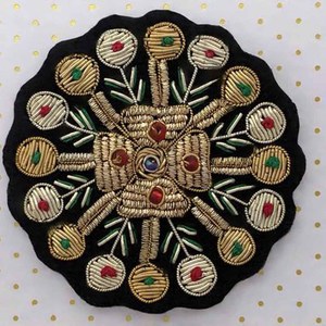 Accessoires en tissu Patch de broderie fait main Perles dorées et dabka - Product Image 1
