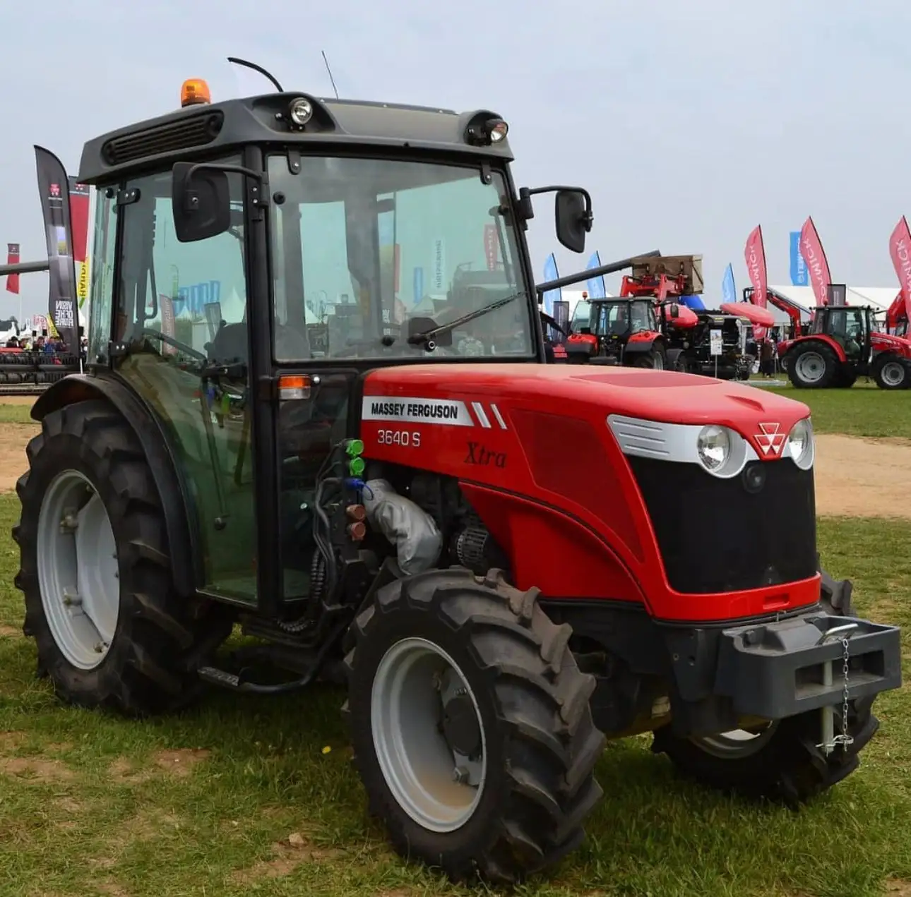 Beste Lieferung für günstige Qualität New Massey Ferguson 385 4wd Massey Ferguson MF 375 Traktor zum Verkauf Massey Ferguson 385