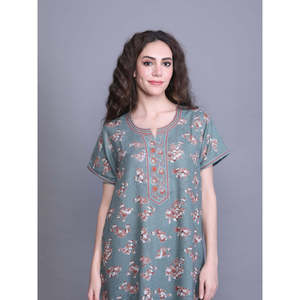 Robe de nuit pour femme 100% coton, imprimé floral décontracté, taille XS, douce et confortable avec poche latérale et fermeture à cordon - Product Image 1