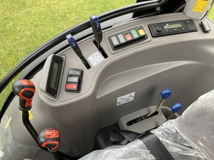 Tracteur agricole Lovol M754 durable avec système de transmission à économie de carburant et performances fiables sur tous les terrains - Product Image 6
