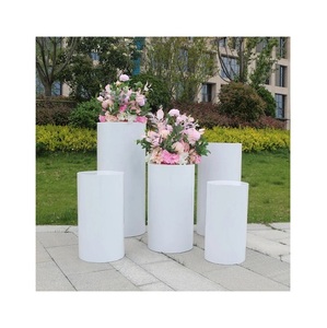 Nouveau Vase à fleurs décoratif en métal pour piédestal blanc fini pour la décoration d'événement de mariage - Product Image 2