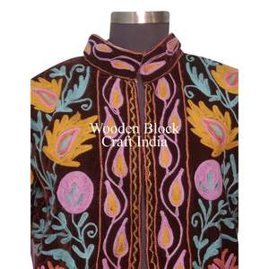 Chaqueta de Terciopelo con Bordado Floral Suzani, Aspecto Impresionante, Chaqueta de Invierno, Abrigo para Mujer, Chaqueta Corta Suzani para Mujer - Product Image 4