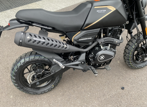 Les motos classiques Brixx/ton Crossfire 125 XS avec leur design compact - Product Image 3