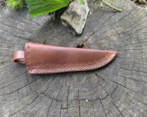 Couteaux d'extérieur à lame en acier damas faits à la main avec manche en bois d'olivier personnalisable OEM pour la chasse au camping Skinner. - Product Image 2