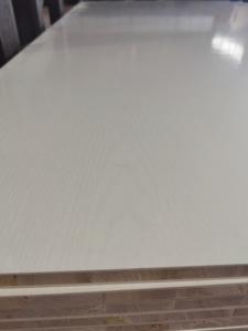 Contreplaqué mélaminé de première qualité E1, 15 mm et 18 mm, moderne et personnalisé, fabriqué en Chine, Linyi NEW - Product Image 3
