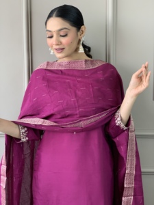 Indian Pure Viscose Rayon Digital Printed Women's Bordado Kurti Pant Dupatta Disponible para la venta en India al mejor precio - Product Image 4