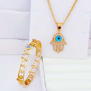 Gioielli Turchi Placcati Oro di Alta Qualità, Amuleto con Alfabeto Latino, Ciondolo Occhio, Mano di Fatima, Collana e Bracciale in Acciaio Inossidabile - Product Image 6