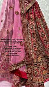 Lehenga choli เจ้าสาวในฤดูหนาวออกแบบด้วยด้ายเย็บปักถักร้อยและแพทช์ทำงานริ้วรอยฟรี - Product Image 3