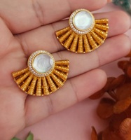 Belle Superbe Qualité Or Polonais Designer Boucles D'oreilles Moderne Porter Partie De Mariage Fonction Porter Collection Pour Les Femmes