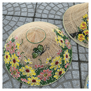 Chapeau conique en feuilles de palmier naturelles en bambou pour les festivals, la décoration extérieure et les souvenirs de vente au détail, fabriqué au Vietnam - Product Image 4