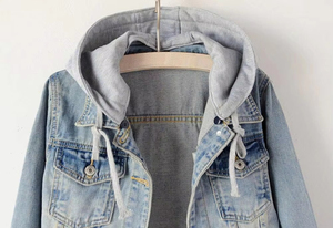 Veste en jean bleue classique pour femmes conçue pour le confort, la durabilité et le style sans effort pour toutes les saisons. Pour une tenue décontractée quotidienne - Product Image 4