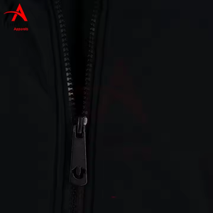 Veste matelassée noire à logo personnalisé pour hommes 100% polyester avec capuche à fermeture éclair et deux poches à rabat Veste matelassée pour le printemps - Product Image 3