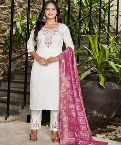 HILO MULTIBORDADO DE SEDA MARINA MODERNO, CON TRABAJO A MANO INFERIOR SUPERIOR CON DUPATTA FESTIVAL WEAR PRECIO AL POR MAYOR PRECIO DE PRENDA ÉTNICA - Product Image 1