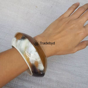 Brazalete de Cuerno Hecho a Mano, Elegante, de Primera Calidad, Estilo Bohemio Natural, Joyería Unisex, Tradebyd - Product Image 1