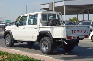 Toyota Land Cruiser 79, boîte manuelle et automatique, fourgonnettes à vendre, conduite à gauche, diesel, couleur foncée, à vendre - Product Image 6