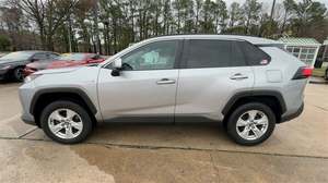 Toyota RAV4 Hybrid XLE AWD SUV 2020 con Asientos de Cuero, Techo Solar, Faros LED, Pantalla Táctil, Cámara Trasera 360, en Venta - Product Image 2