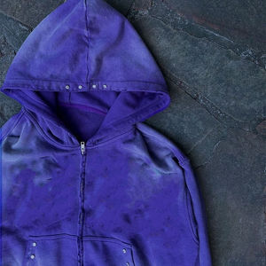 Sudadera con capucha para hombre con estampado de pantalla lavada con ácido y cremallera en el hombro y con pedrería - Product Image 3