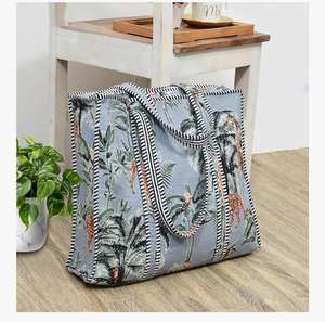 Sac fourre-tout en toile matelassée gris écologique pour femmes, motif vintage, fermeture éclair durable, style féminin tendance pour les voyages d'été - Product Image 3