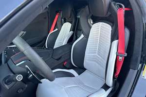 Coupé 2024 con Tracción en las Cuatro Ruedas, Motor de 4.5L de Aspiración Natural, Euro IV, Asientos de Cuero, Bajo Kilometraje, Caja de Cambios Automática, Volante a la Izquierda, Gasolina - Product Image 5