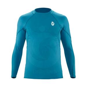 เสื้อกีฬาแขนยาวแบบรัดรูป UPF 50 + สำหรับผู้ชายเสื้อออกกำลังกายพิมพ์โลโก้ตามสั่งสำหรับกีฬาว่ายน้ำโต้คลื่น MMA เสื้อป้องกันเด็กผู้ชาย - Product Image 5