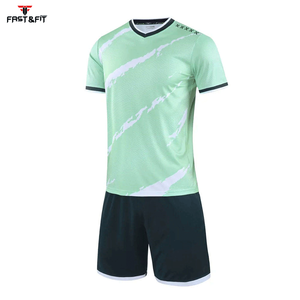Ensemble d'uniformes de football en polyester 100% sur mesure Nouveau design avec vêtements de football personnalisés par sublimation - Product Image 5