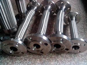 Assemblage de tuyau à soufflet ondulé SS-Acier tressé pour applications d'eau chaude et de produits chimiques Raccord de raccord en acier 1 Mtr. Longueur - Product Image 3