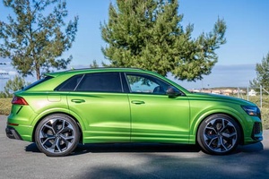 SUV de luxe ultra-performant d'occasion 2022, moteur turbo puissant, réglage sport, transmission intégrale et équipements haut de gamme - Product Image 2