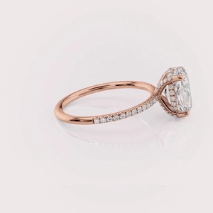 แหวนหมั้นเพชรทรงรีเพาะเลี้ยงในห้องปฏิบัติการ ได้รับการรับรองจาก IGI ทอง 14K สีเหลือง/ขาว/โรสโกลด์ ประดับเพชรแบบฝัง - Product Image 3