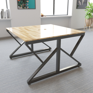 Table de regroupement industrielle 2 places 120x120cm en bois d'hévéa avec pieds en fer assemblés - Product Image 1