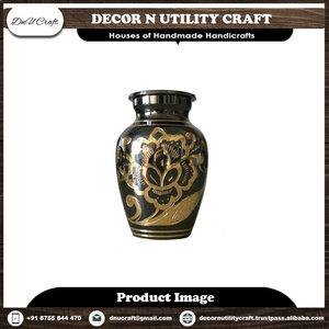 Urne décorative noire et or avec motif rayé et design floral pour le stockage des cendres d'ossement - Product Image 3