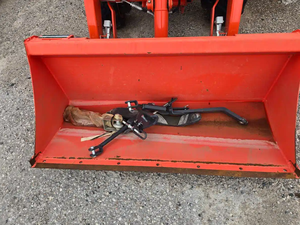 รถแทรกเตอร์ Kubota BX23S 22 แรงม้า ขับเคลื่อน 4 ล้อ ราคาประหยัด พร้อมชุดตักดินหน้าและหลัง เกียร์ PLC รถแทรกเตอร์อเนกประสงค์สำหรับฟาร์มขนาดเล็ก - Product Image 4